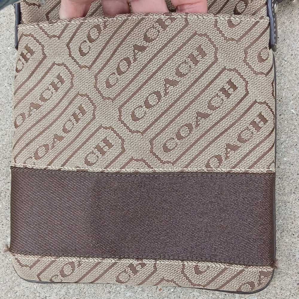 Coach Signature Stripe crossbody swingpack bag. - Picture 4 of 12